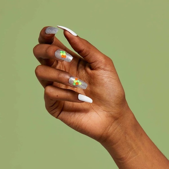 Kiss Voguish Fantasy Long Length Glow Effect Acrylic Fake Nails in Afterglo - Picture 4 of 8